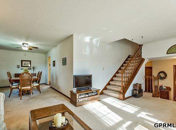 3rd image of 806 Monarch Cir