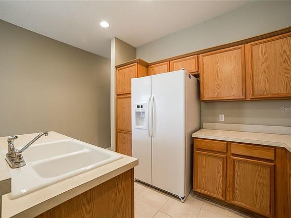 4th image of 826 Abbeville Ct