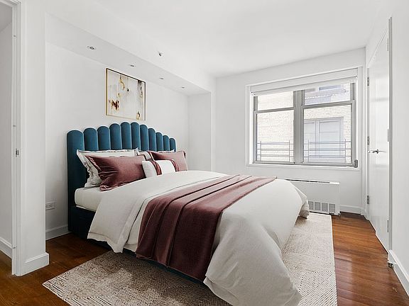 4th image of 100 W 58th St APT 7G