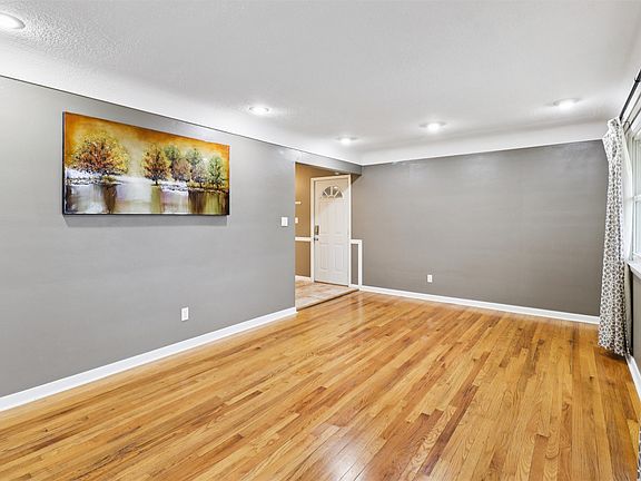 3rd image of 310 SE 7th St