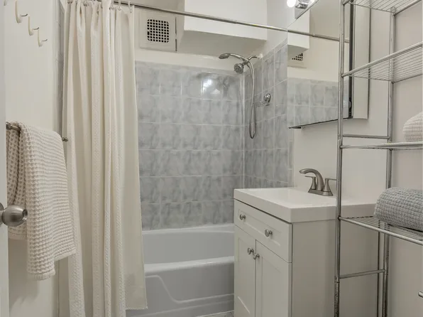 415 Argyle Road image 9 of 15