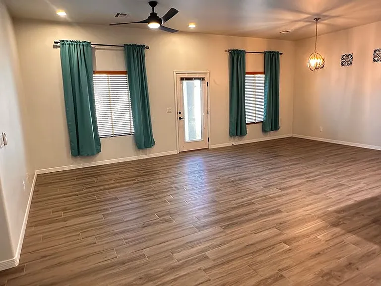118 Scotland Ct — Photo 13