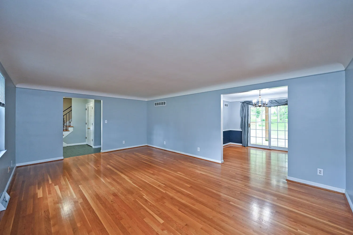 4 bed, 3.5 bath, 2800 sqft, $3,950 — Photo 4