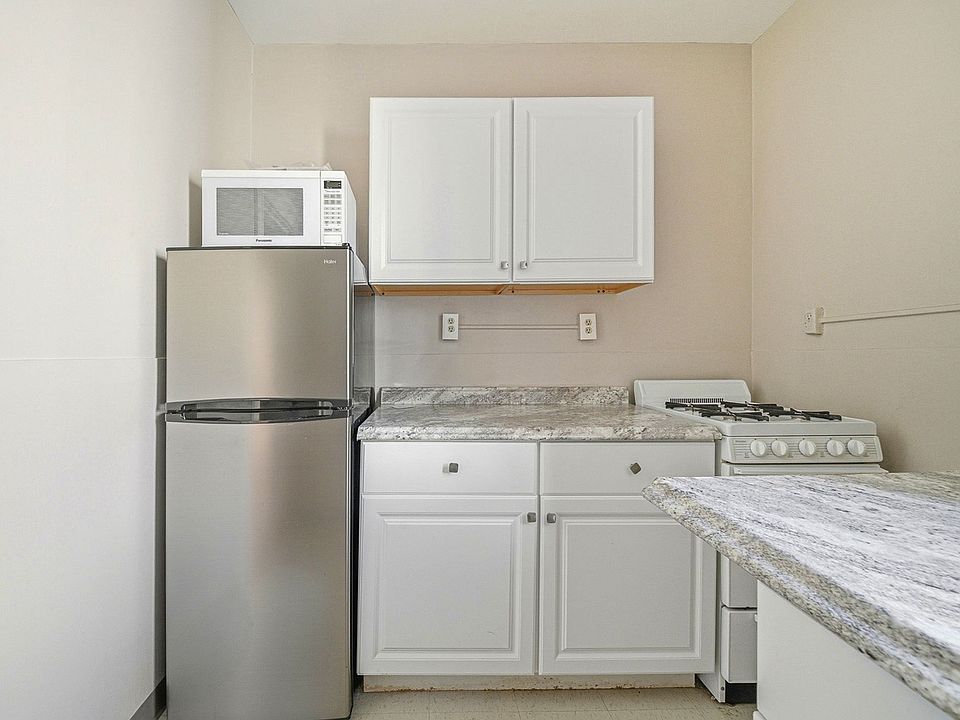 1st image of 131 Park Dr APT 29