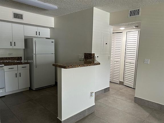 3rd image of 3660 N 56th Ave APT 609
