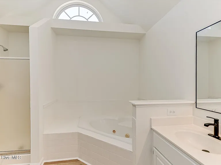 4688 Perry Mill Cir — Photo 28