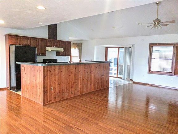 2nd image of 205 Veneze Dr