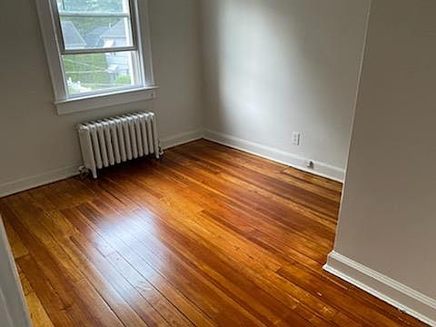 5th image of 39 Thatcher Ave #245