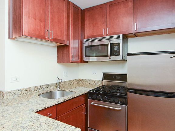 4th image of 625 W Wrightwood Ave #D504