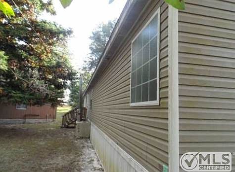 5th image of 121 NE Betty St #121