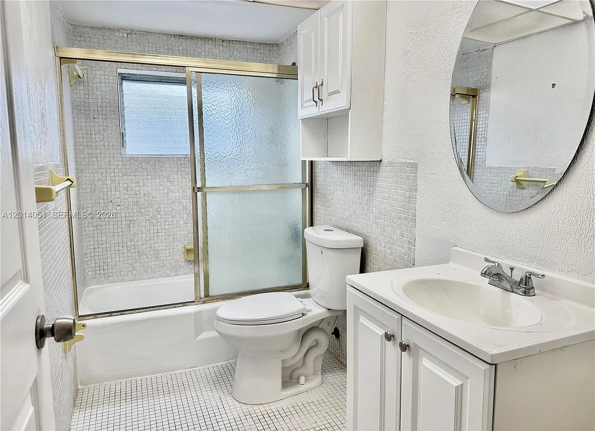 Building Photo - 1855 NE 121st St #6