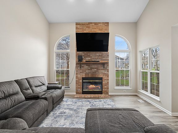 2nd image of 713 Bent Ridge Ln