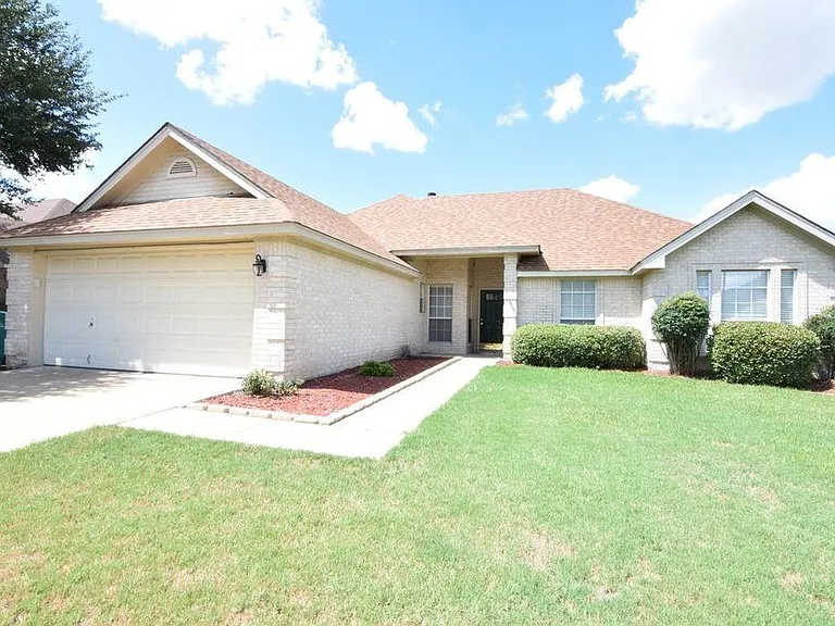 515 Kinney Dr — Photo 1