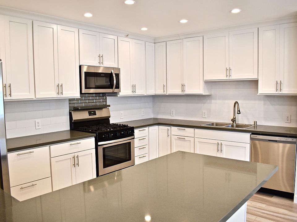 1st image of 300 Maryland St #1