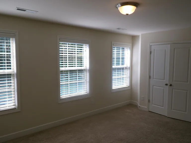 1419 Sawyer Ave — Photo 26
