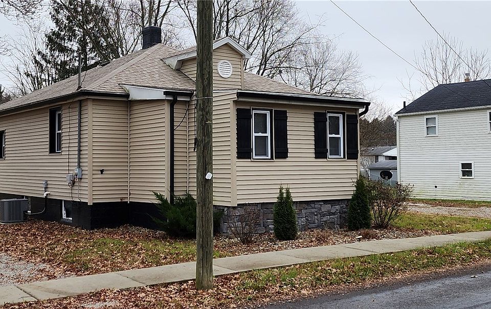 1st image of 834 Buckeye St