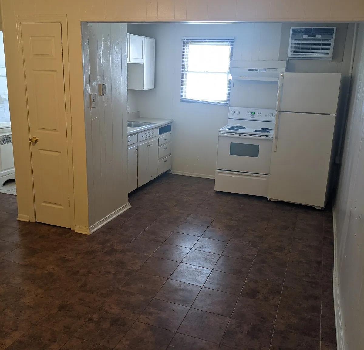209 E Dean Avenue — Photo 1