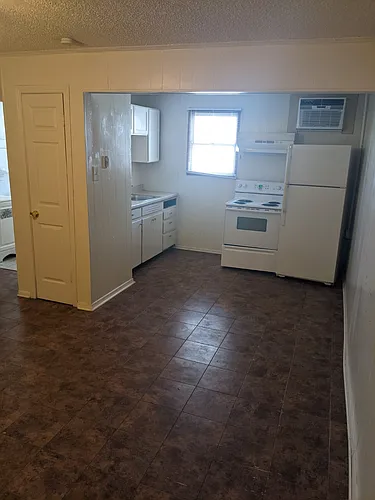 209 E Dean Ave Photo 1