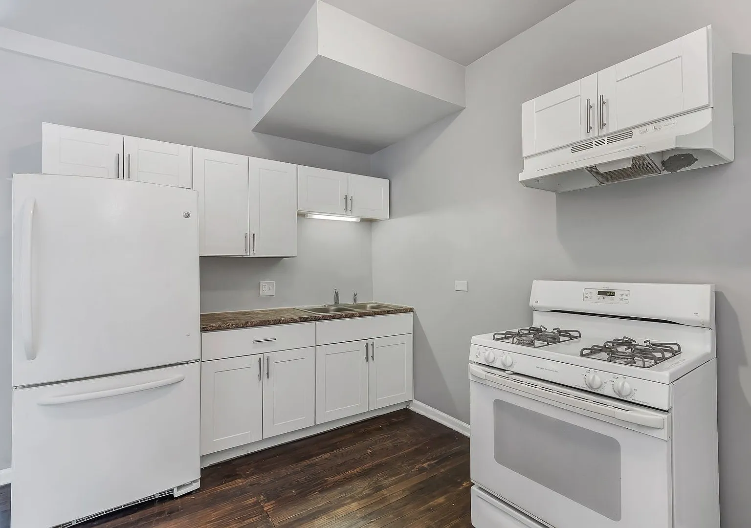 2 bed, 1000 sqft, $1,550 — Photo 3