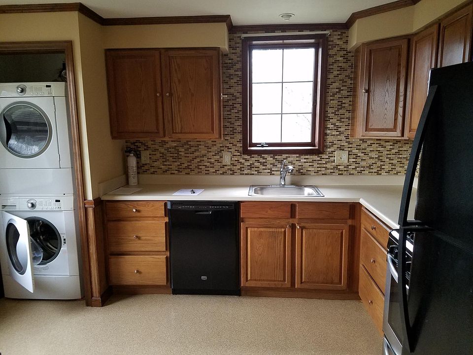 Kitchen with in unit washer/Dryer
