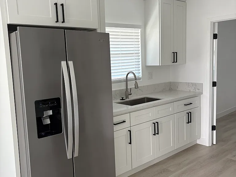 2740 Wabash Ave — Photo 3