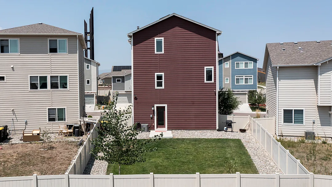 3 bed, 2.5 bath, 1739 sqft, $2,350 — Photo 3