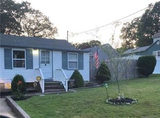 446 Adirondack Dr, Farmingville, NY 11738
