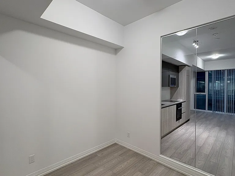 400 King St W #720 — Photo 11