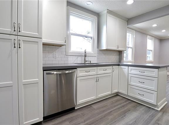 4th image of 1004 Marian Ave