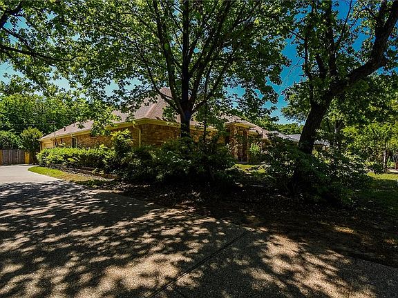 2nd image of 3001 Greenbrook Dr
