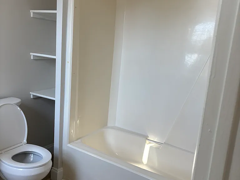 528 E Washington St #3 — Photo 2