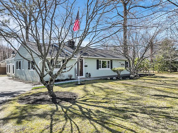 4th image of 66 Pemberton Avenue