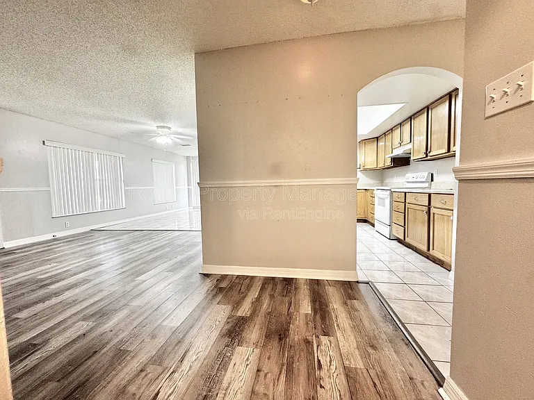 927 Louisiana Ave — Photo 2