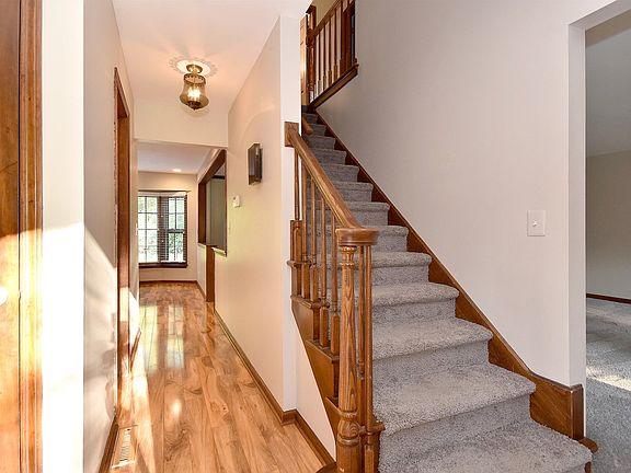 3rd image of 212 King Arthur Ct
