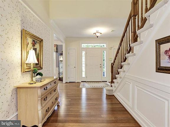 5th image of 158 Longfellow Dr