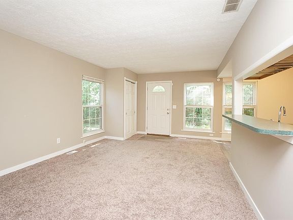 4th image of 37 Moonbeam Ct #7-B1