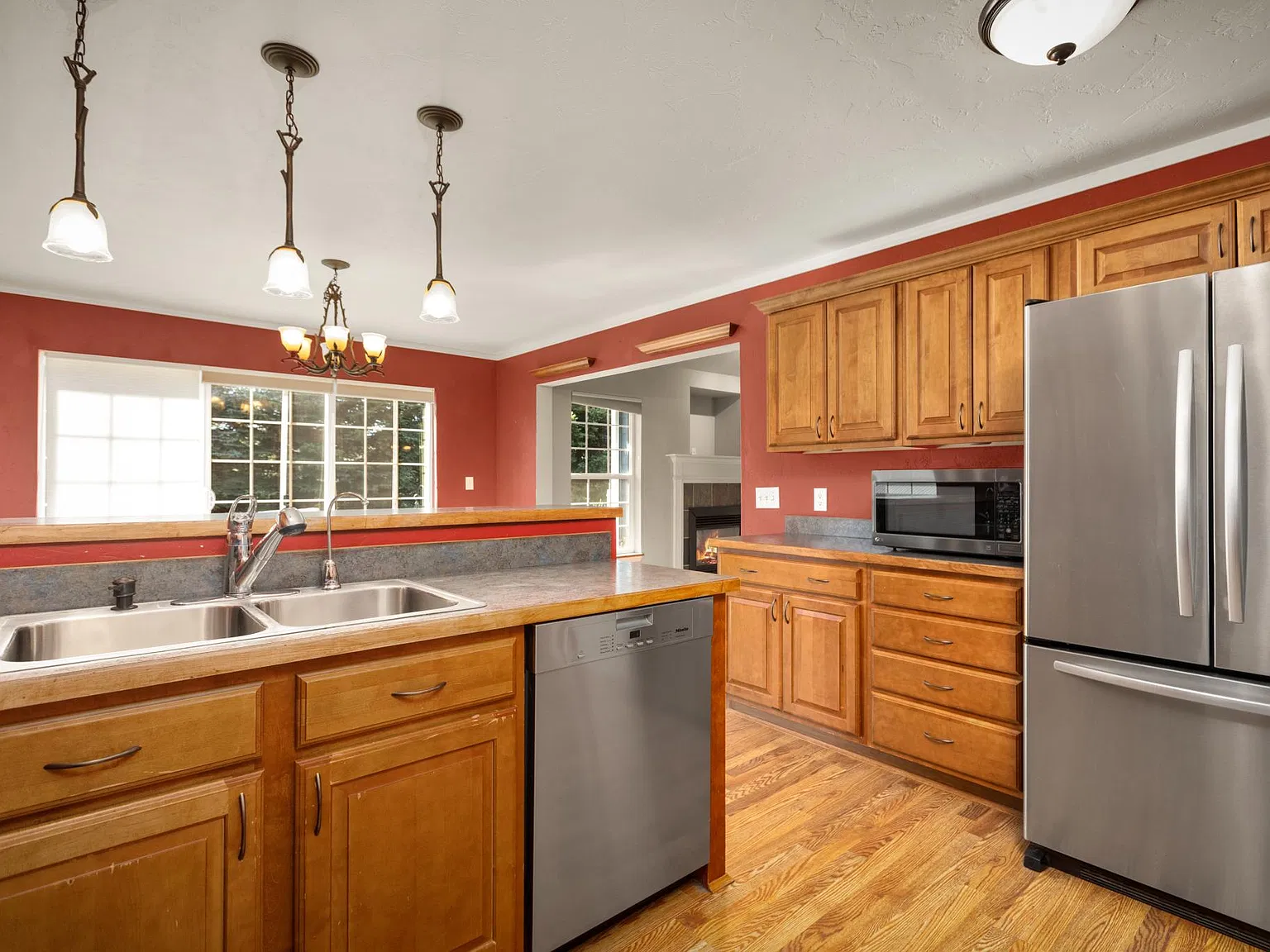 6 bed, 3320 sqft, $3,000 — Photo 4