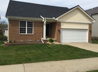 55 Eagle Ridge Rd, Orion, MI 48360