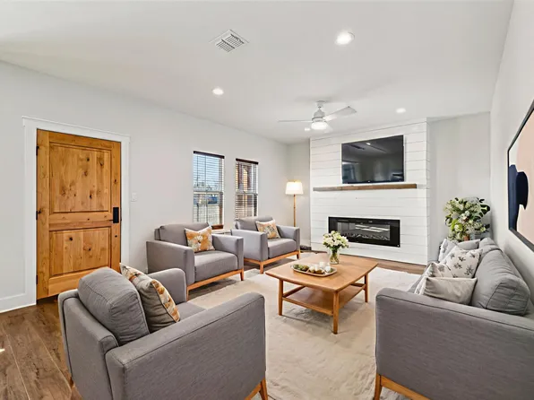 418 Stagecoach Trl, San Marcos, TX 78666