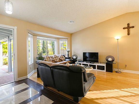 4th image of 19540 Greenwillow Ln