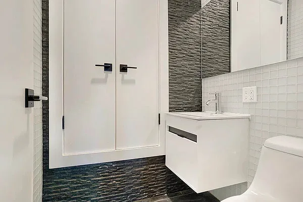 Rented by EXR | media 10