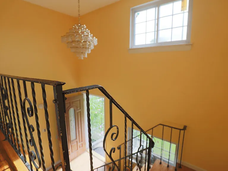 19 Balin Ave — Photo 9
