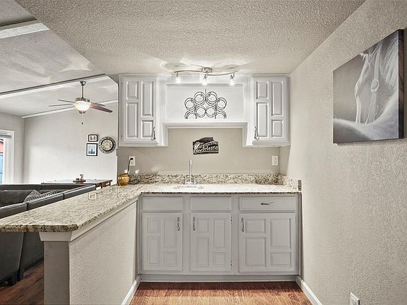 3rd image of 3413 Livingston Ln