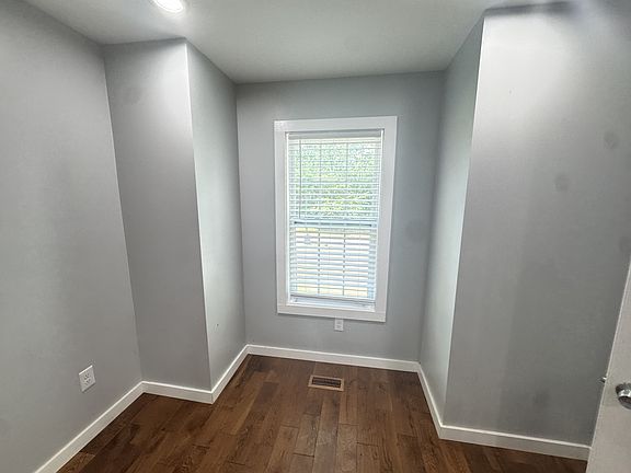 5th image of 48 Charterhouse Ave