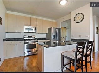 900 Chicago Ave #B-10T, Evanston, IL 60202