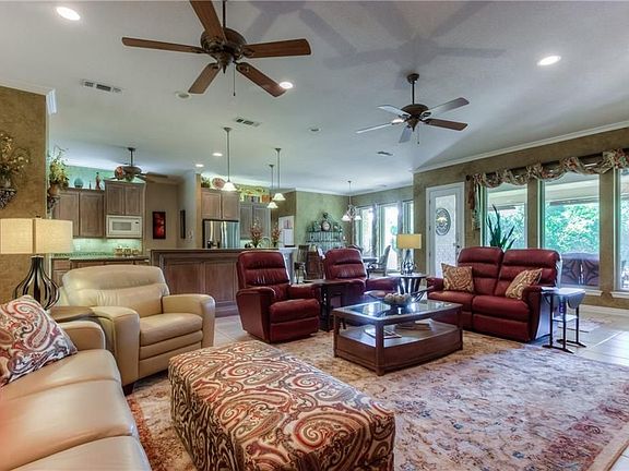 3rd image of 317 Coach House Cir