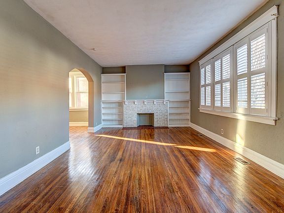 2nd image of 1018 E Linden Ave