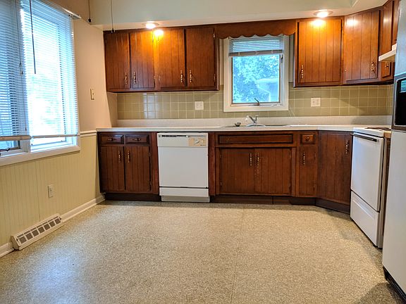 2nd image of 818 S 1st St