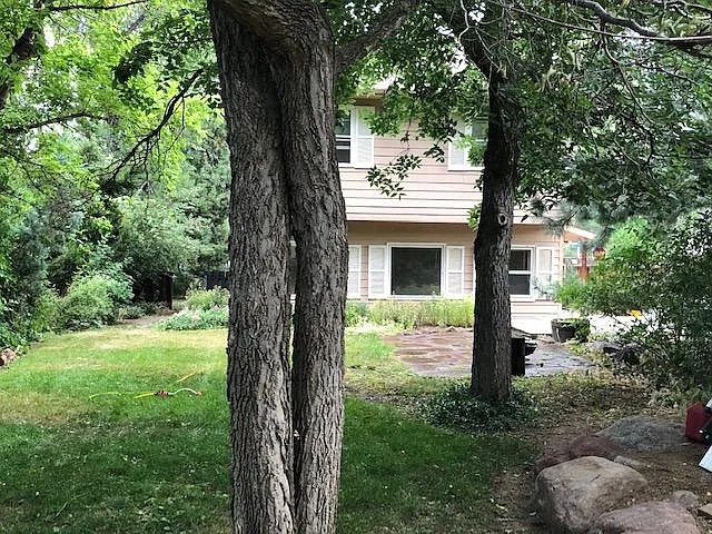 576 University Ave — Photo 6