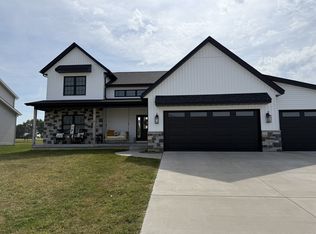 237 W Torrey Pines Dr, Eldridge, IA 52748